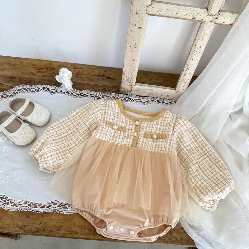 Autumn new baby clothing, 0-2 year old female baby, Xiaoxiangfeng princess mesh long sleeved triangular khaki crawling clothes