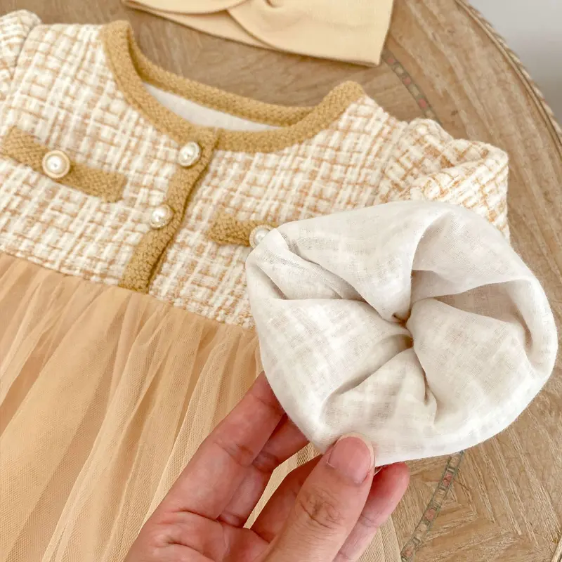 Autumn new baby clothing, 0-2 year old female baby, Xiaoxiangfeng princess mesh long sleeved triangular khaki crawling clothes