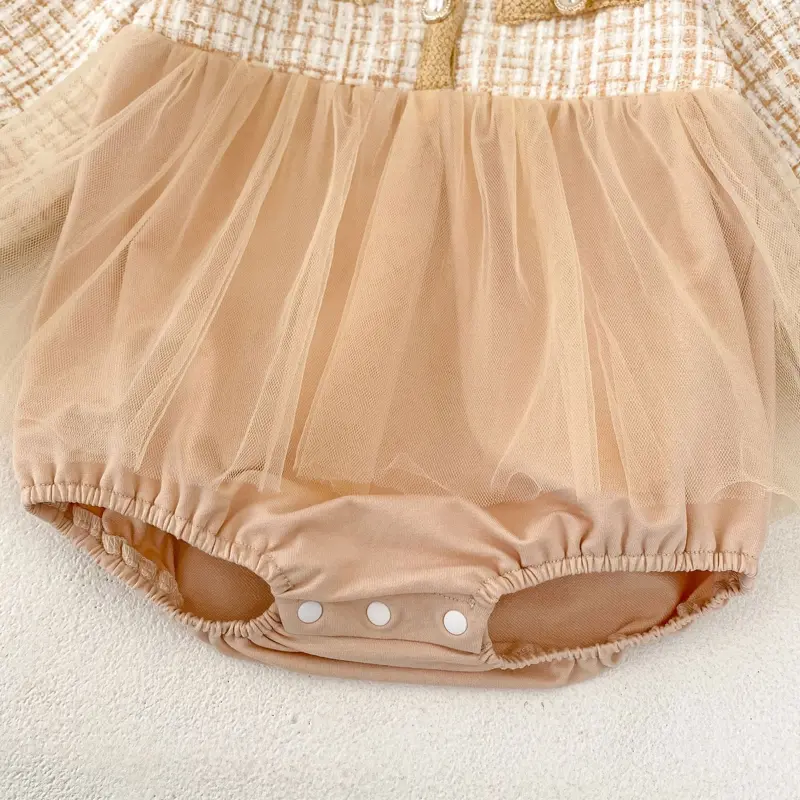 Autumn new baby clothing, 0-2 year old female baby, Xiaoxiangfeng princess mesh long sleeved triangular khaki crawling clothes