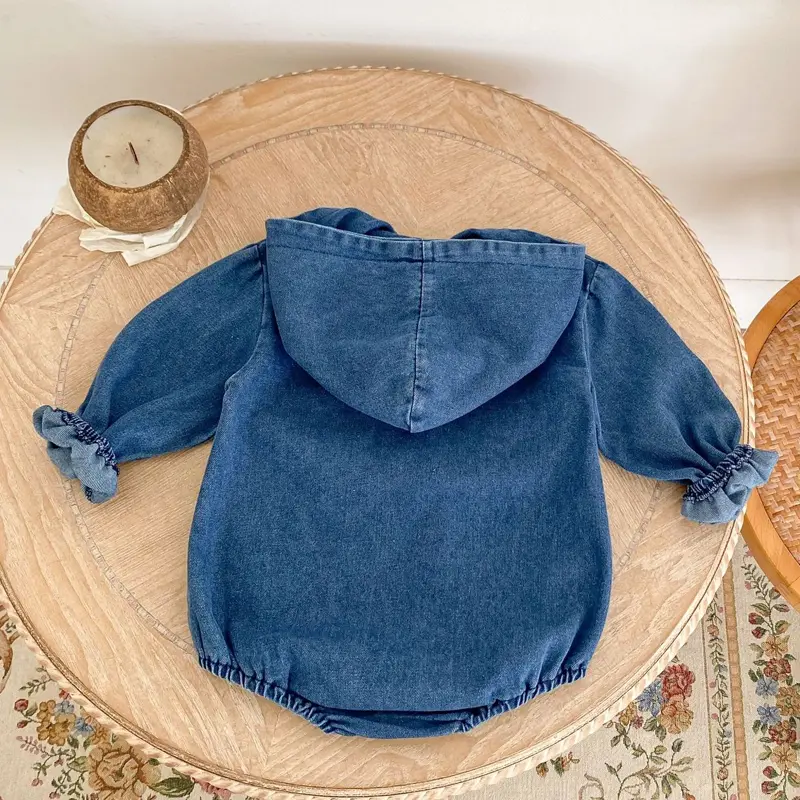 Autumn new baby clothing, 0-3 year old female baby, denim style hooded double pocket long sleeved triangle hoodie crawling suit