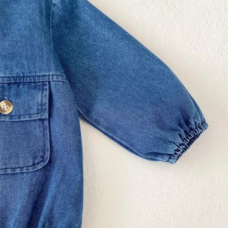 Autumn new baby clothing, 0-3 year old female baby, denim style hooded double pocket long sleeved triangle hoodie crawling suit