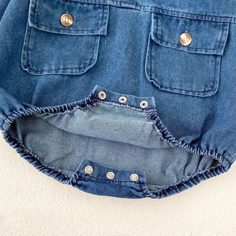 Autumn new baby clothing, 0-3 year old female baby, denim style hooded double pocket long sleeved triangle hoodie crawling suit