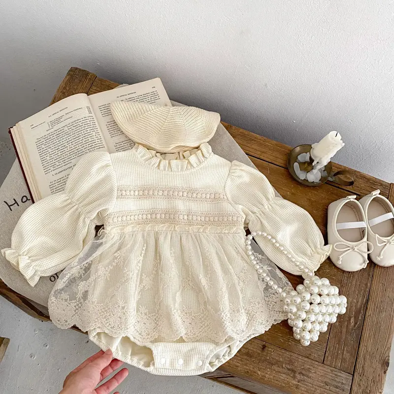 Autumn new baby clothing, 0-2 year old women's Baobao Waffle plaid lace small skirt long sleeved jumpsuit