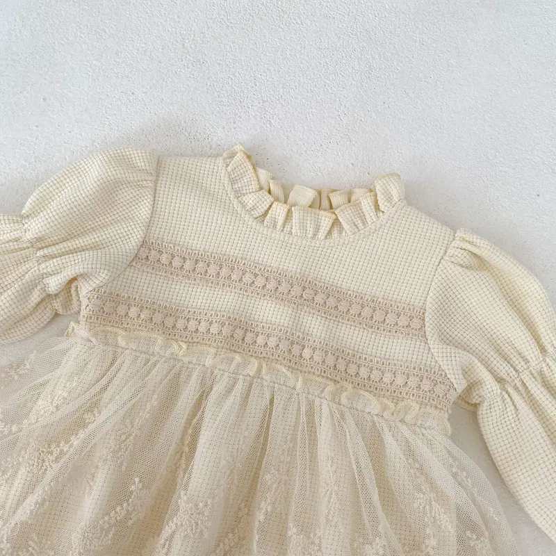 Autumn new baby clothing, 0-2 year old women's Baobao Waffle plaid lace small skirt long sleeved jumpsuit