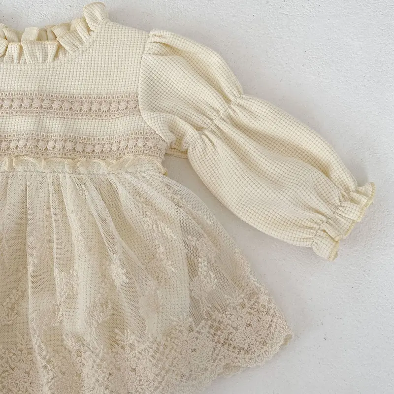 Autumn new baby clothing, 0-2 year old women's Baobao Waffle plaid lace small skirt long sleeved jumpsuit