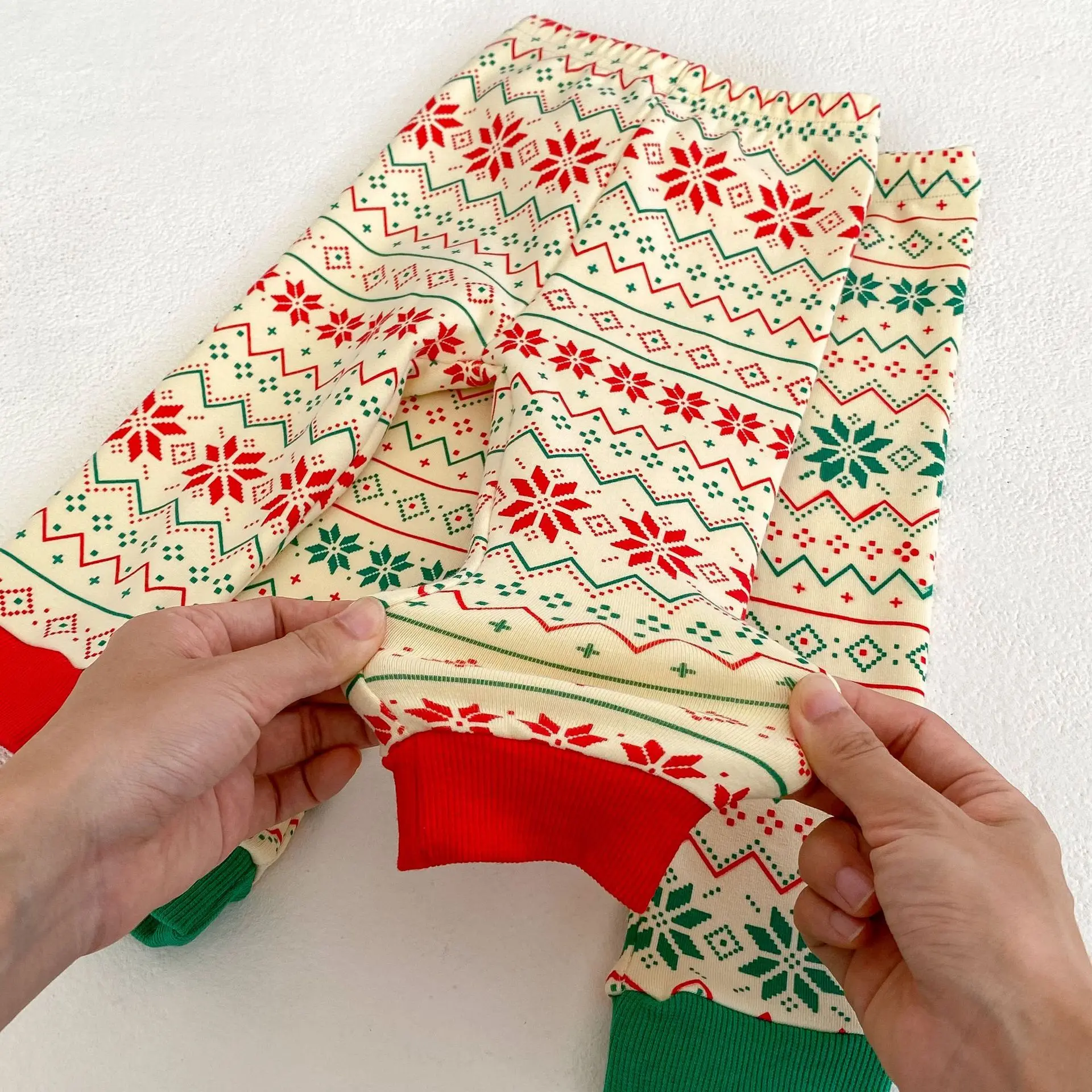 Autumn outfit new baby, children, boys and girls classic Christmas red green snowflake printed home clothing 2-piece set