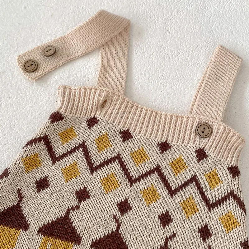 Autumn New Baby Clothing, 0-3 Year Old Female Baby Knitted Ha Yi Pinecone Knitted jumpsuit Crawler