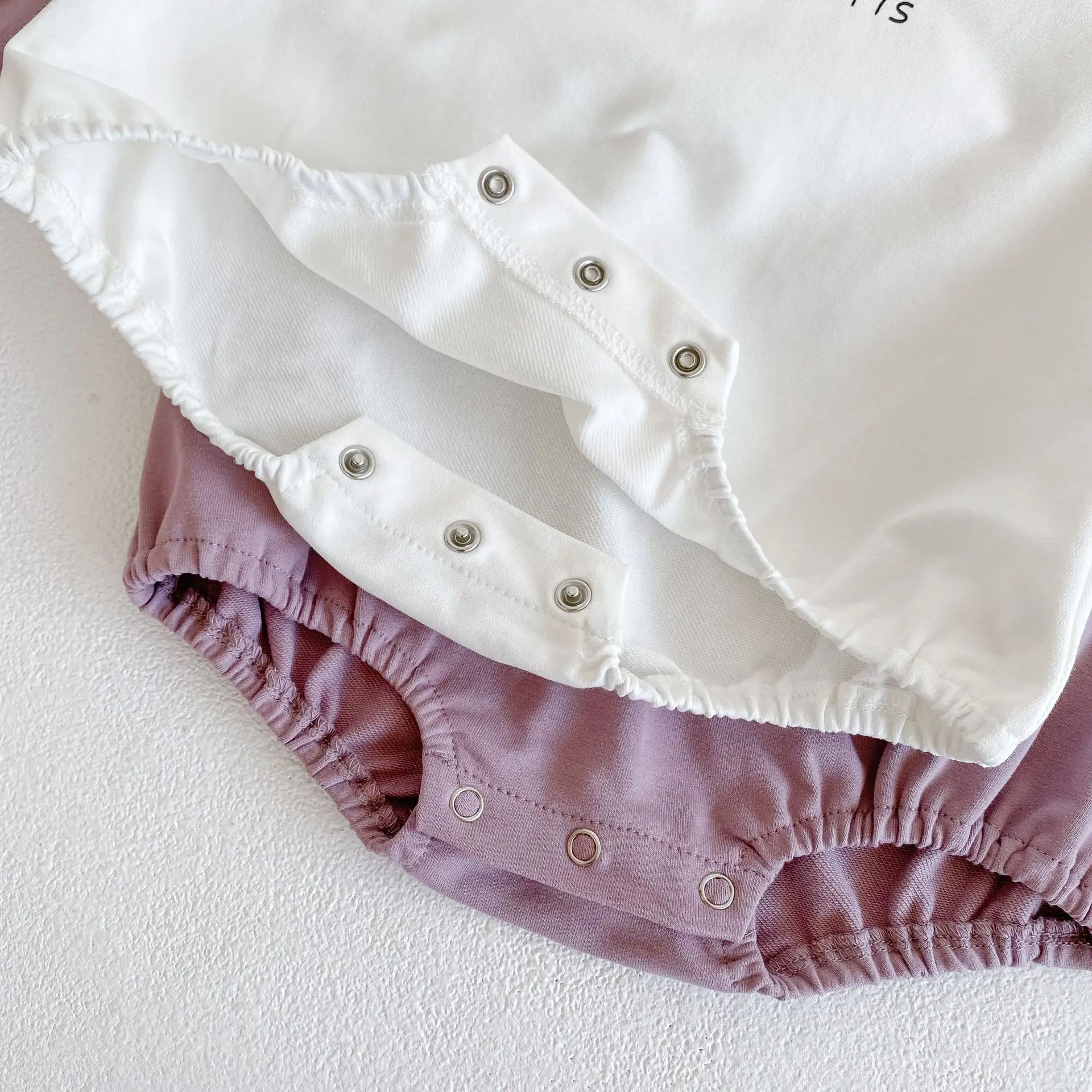 Spring and Autumn New Women's Fashion Versatile Long sleeved Triangle Sweetheart for Infants 0-3 Years Old Baby Bear Head Printe
