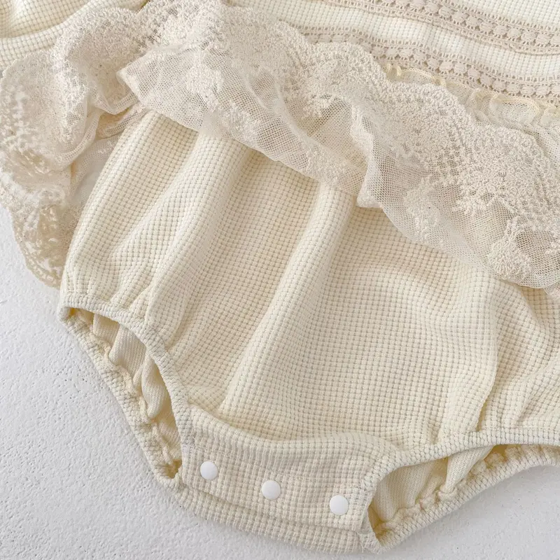 Autumn new baby clothing, 0-2 year old women's Baobao Waffle plaid lace small skirt long sleeved jumpsuit