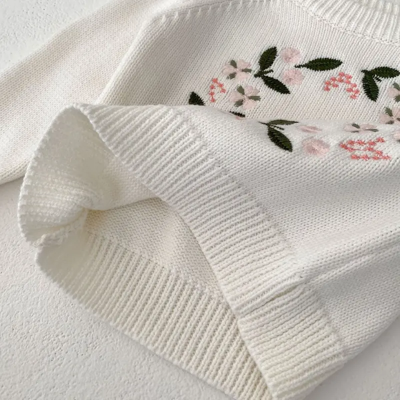 Spring and Autumn New Baby Clothing, 0-3 Year Old Female Baby, Round Neck Knitted Sweater with Flower Embroidery Sweater