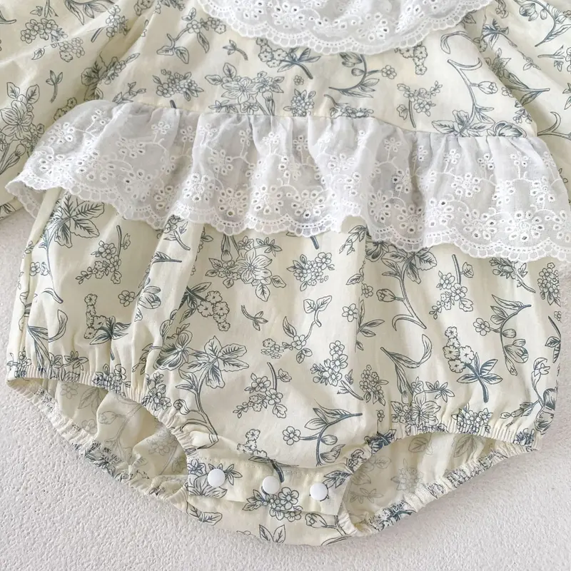 Autumn new baby clothing, 0.3 year old female baby lace collar small fresh floral floral Ha Yi long sleeved bag fart clothes