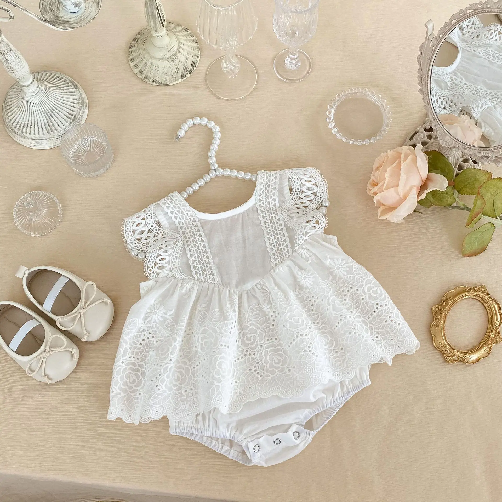 Summer new 0-3 year old baby clothing, fashionable lace hollow embroidery triangle jumpsuit for baby girls
