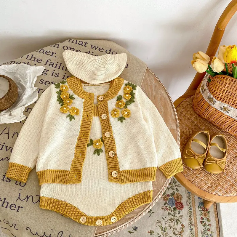 Autumn New Baby Clothing, 0-3 Year Old Girl, Flower Strap Knitted Sweetheart Jumpsuit