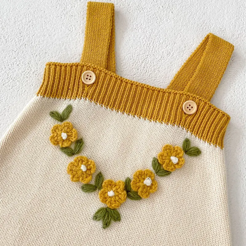 Autumn New Baby Clothing, 0-3 Year Old Girl, Flower Strap Knitted Sweetheart Jumpsuit
