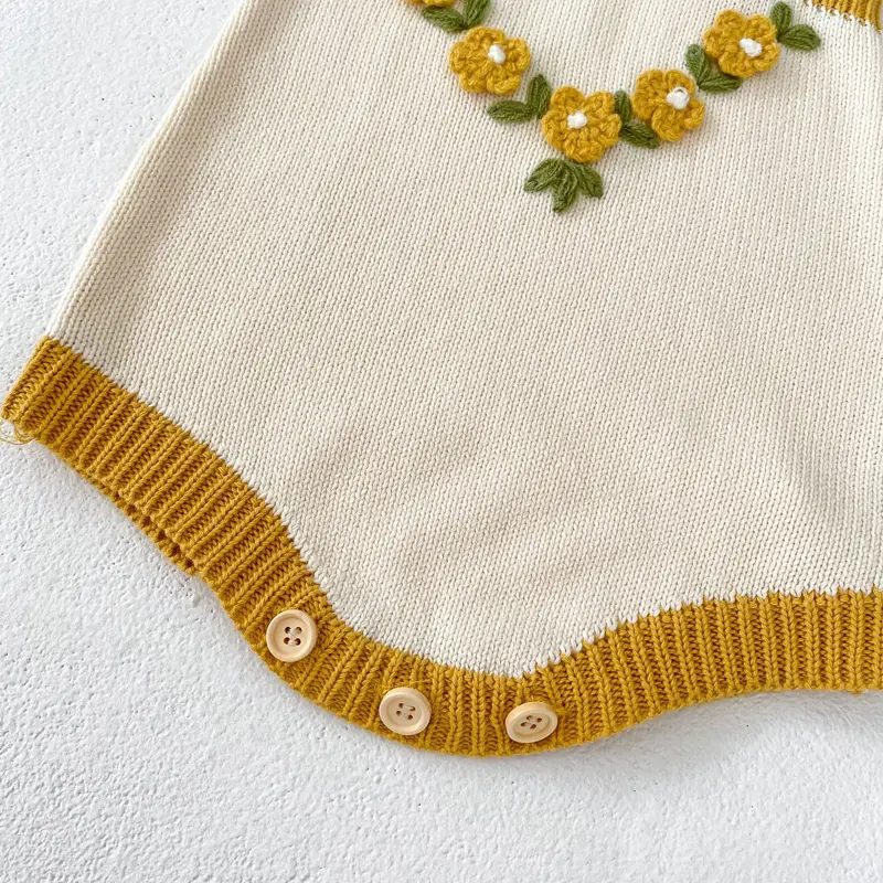 Autumn New Baby Clothing, 0-3 Year Old Girl, Flower Strap Knitted Sweetheart Jumpsuit