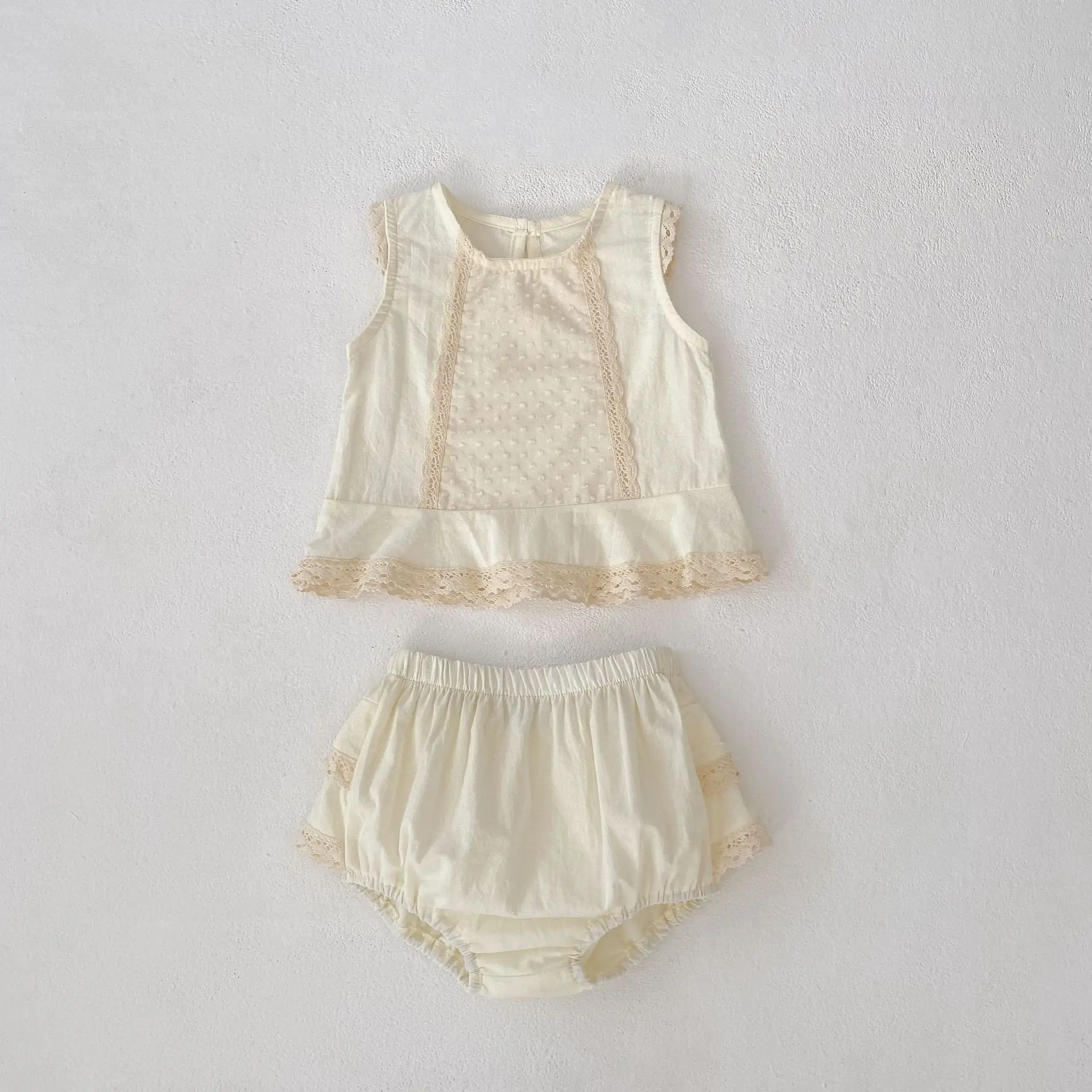Summer new 0-3 year old baby clothing , fashionable and exquisite baby girl set, lace splicing set