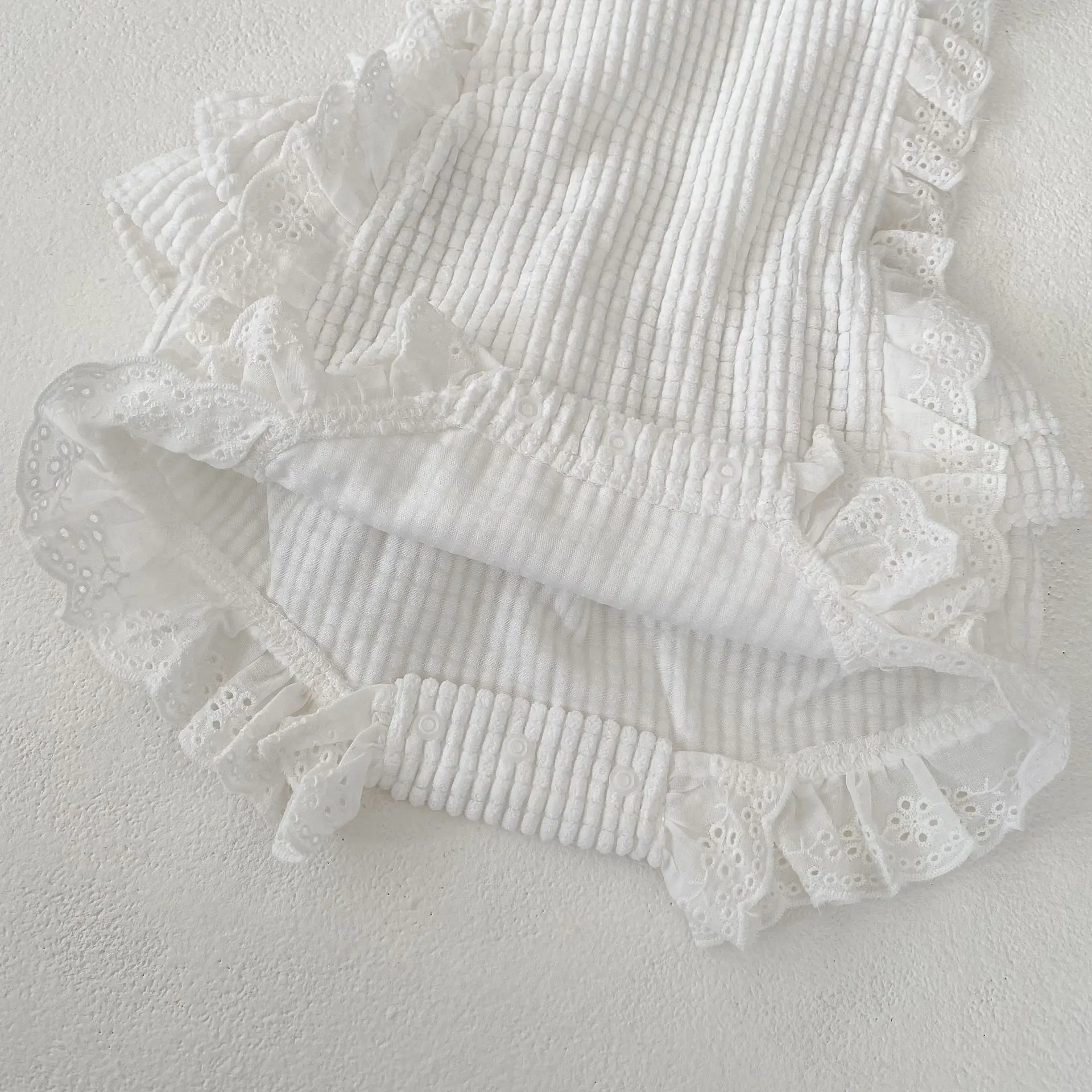 INS Spring and Autumn New Product Baby Triangle Sweetwear Female Baby Pure White Corduroy Lace Strap Sweetwear