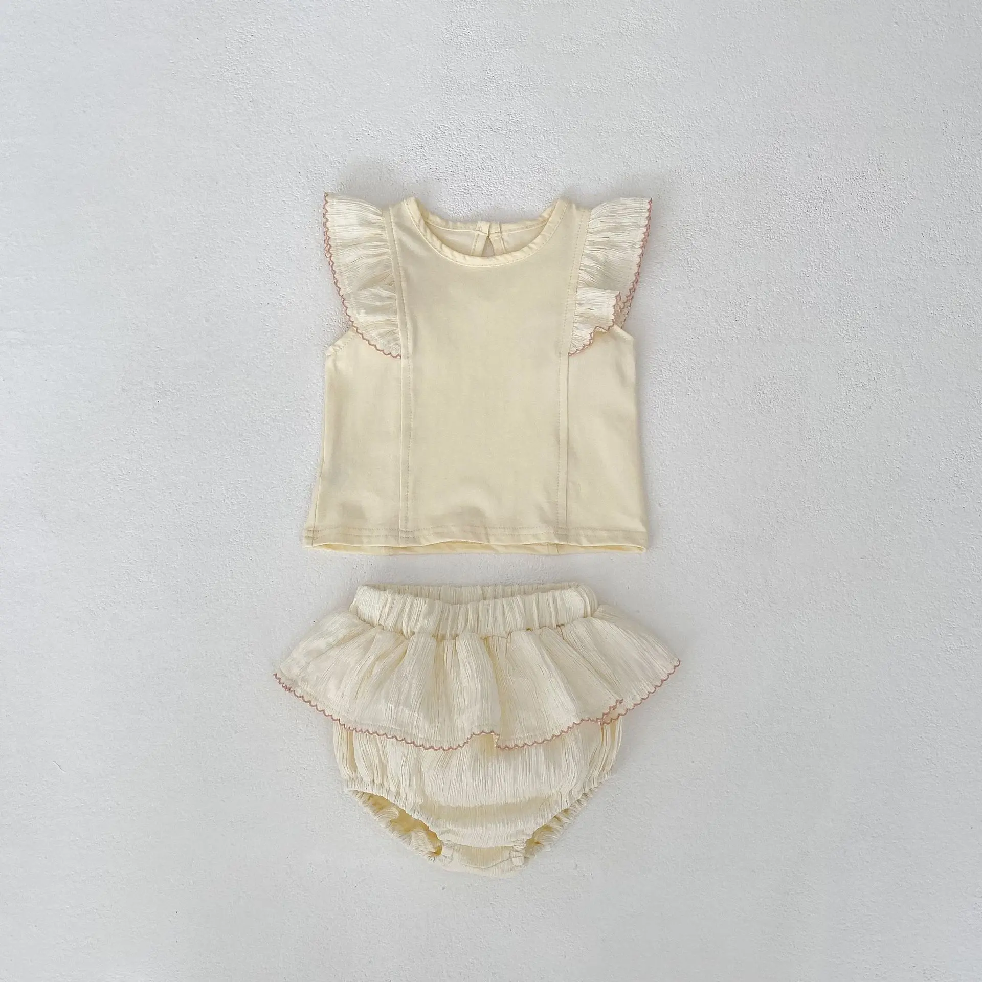 Summer new baby clothes for 0-3 years old, fashionable sleeveless suit for baby girls, flying sleeve top + exquisite lace shorts