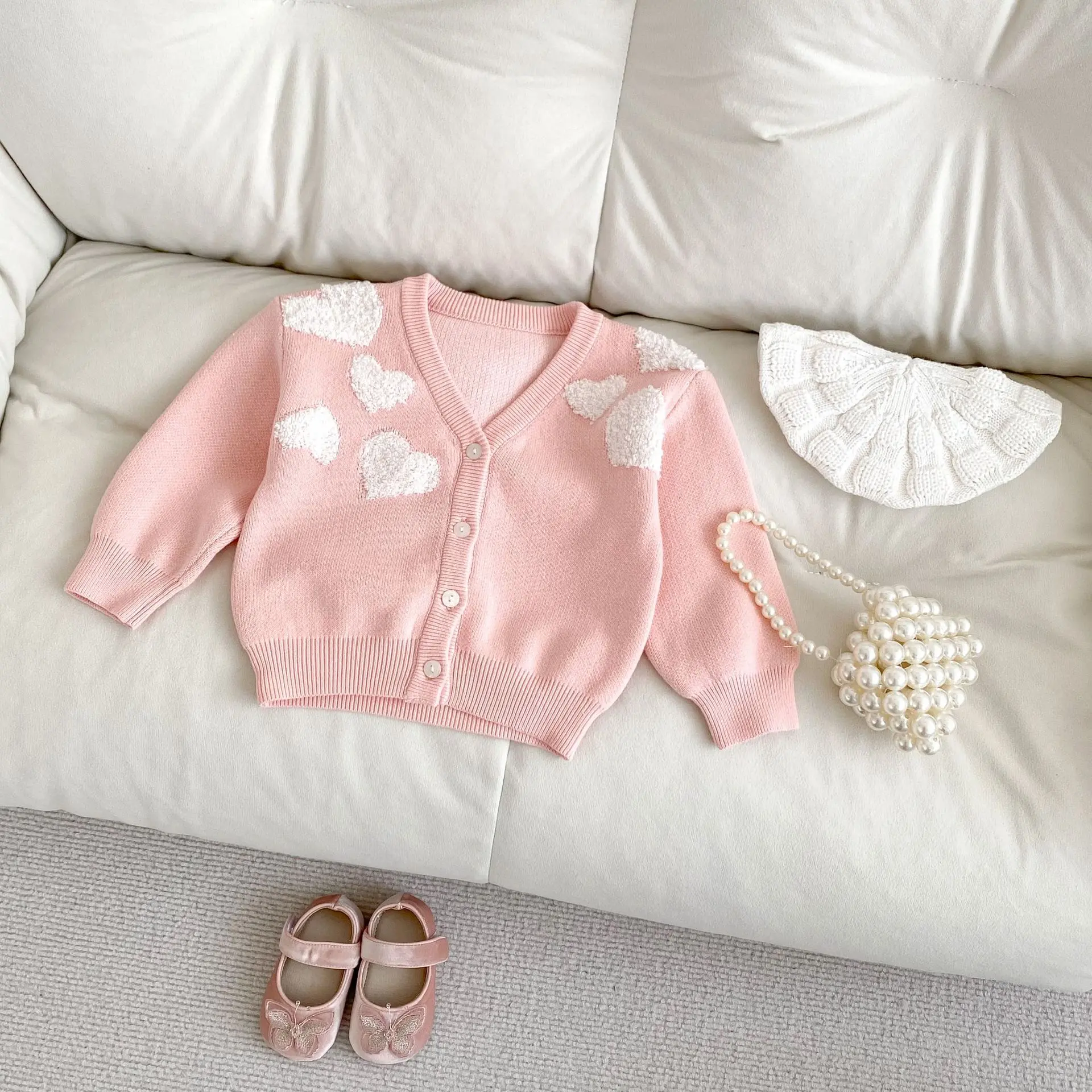 New autumn clothing for infants aged 0-3, baby girl knitted sweater with heart-shaped embroidery, long sleeved cardigan