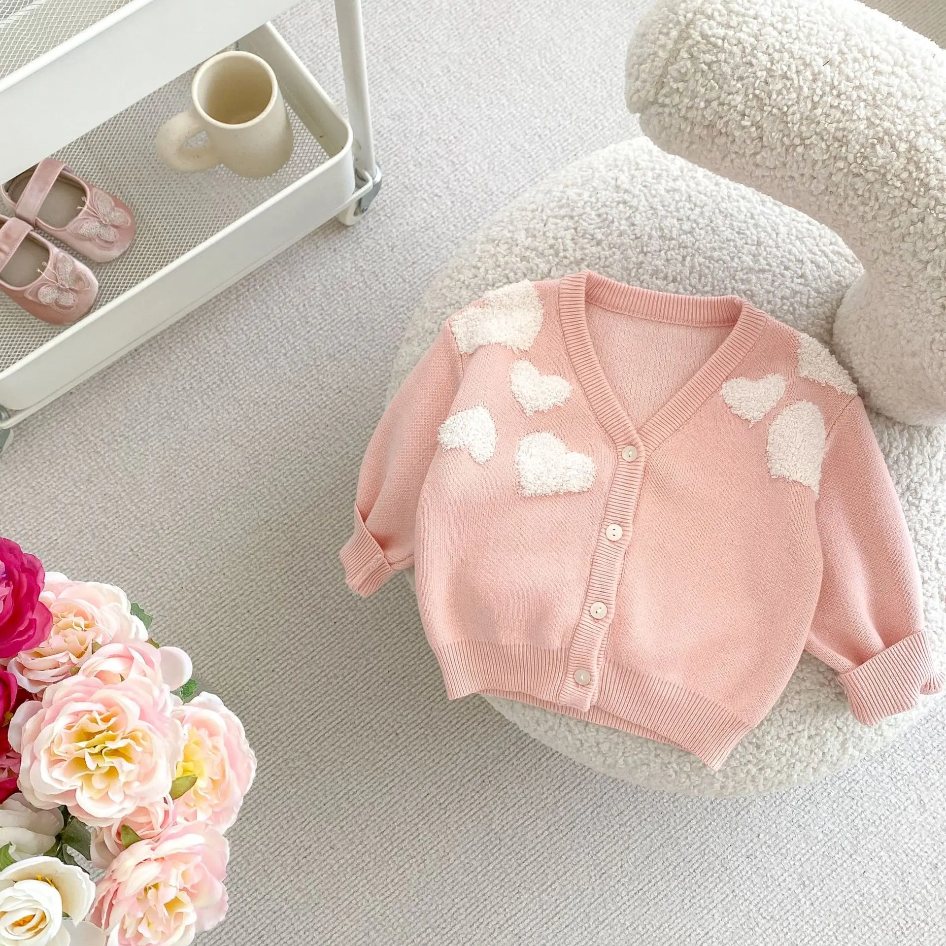 New autumn clothing for infants aged 0-3, baby girl knitted sweater with heart-shaped embroidery, long sleeved cardigan