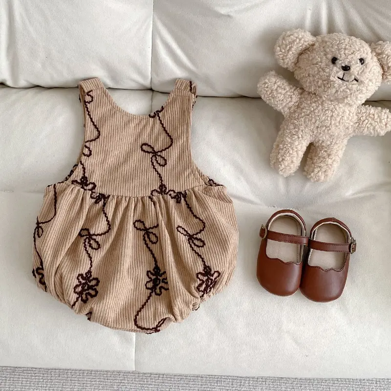 Spring new baby clothes for 0-3 years old, girl clothes, corduroy embroidered clothes, cute bib pants, triangular jumpsuit
