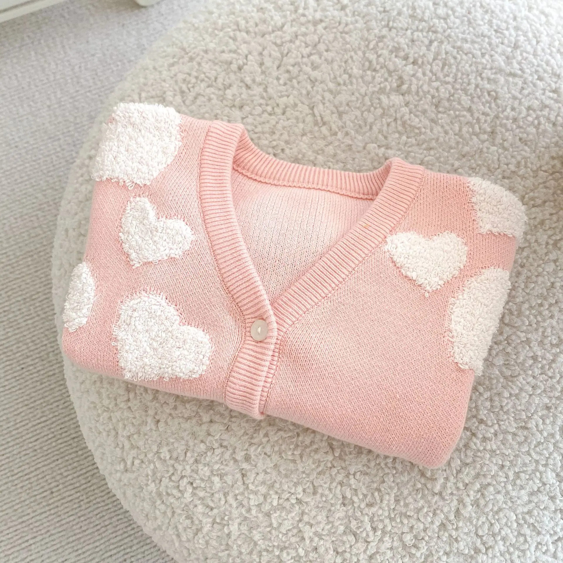 New autumn clothing for infants aged 0-3, baby girl knitted sweater with heart-shaped embroidery, long sleeved cardigan