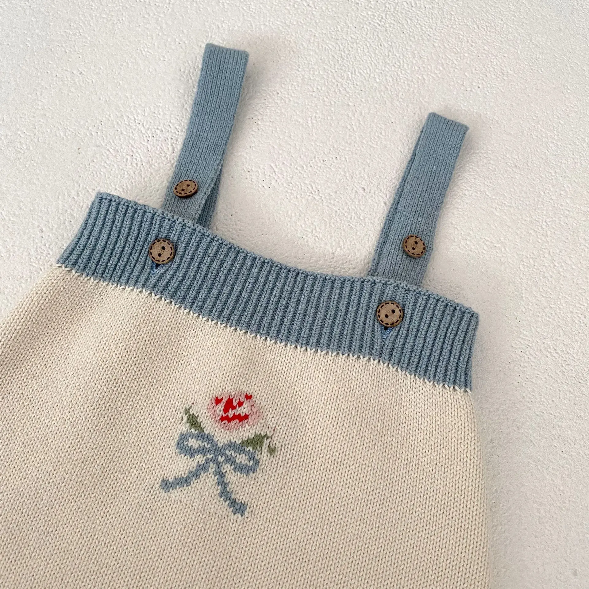 Autumn new baby clothes, 0-3 years old baby girl, hand hook lace jacquard knitted jumpsuit