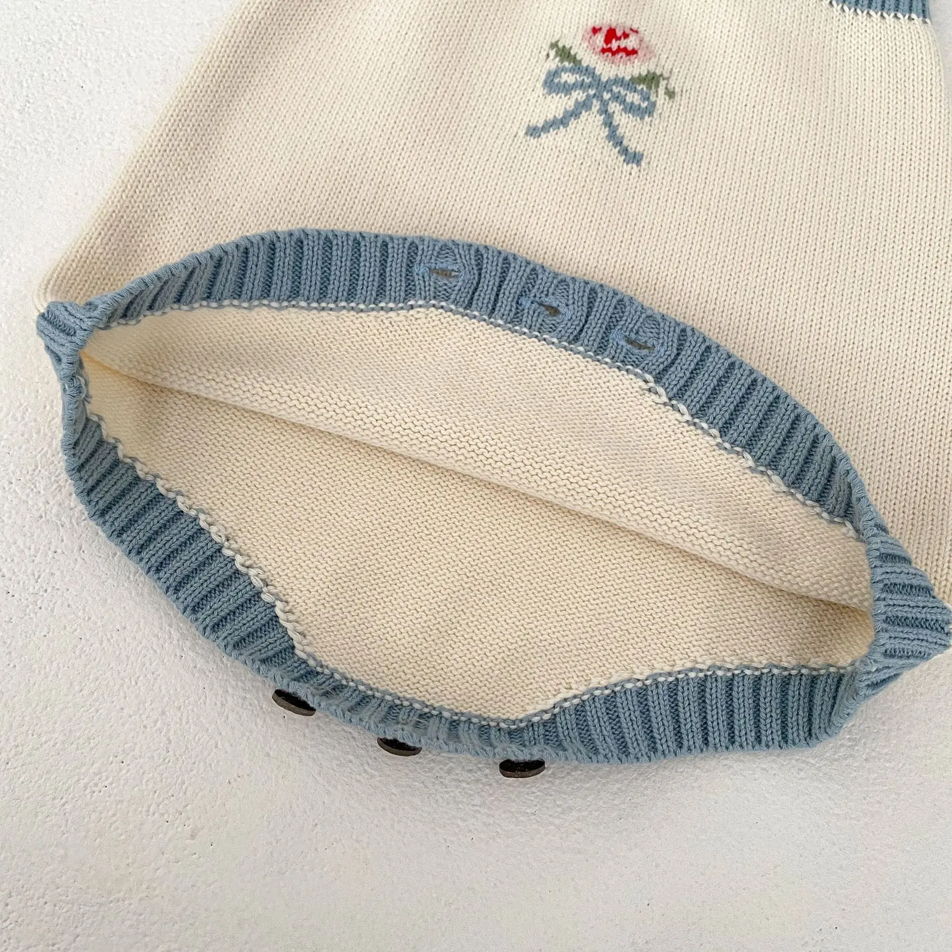 Autumn new baby clothes, 0-3 years old baby girl, hand hook lace jacquard knitted jumpsuit