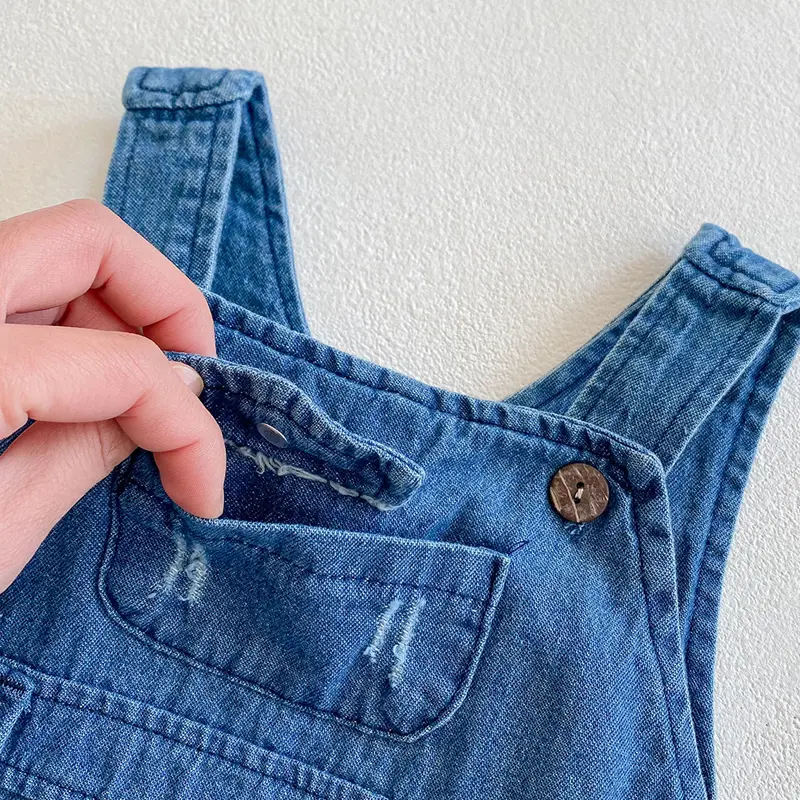 Summer new 0-3 year old baby clothing for boys and girls, baby deep blue denim straps, one-piece triangle bag, fart jacket