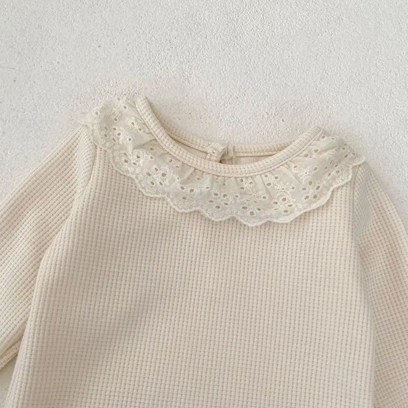 Autumn baby clothing, 0-3 year old female baby lace round collar long sleeved knitted bag fart triangle Ha Yi crawling clothes