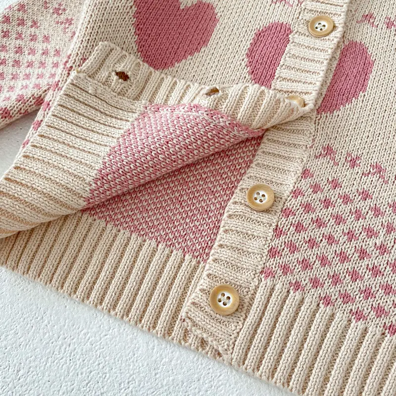 Autumn new baby clothing, 0-3 year old female baby knitted sweater, heart-shaped jacquard round neck jacket