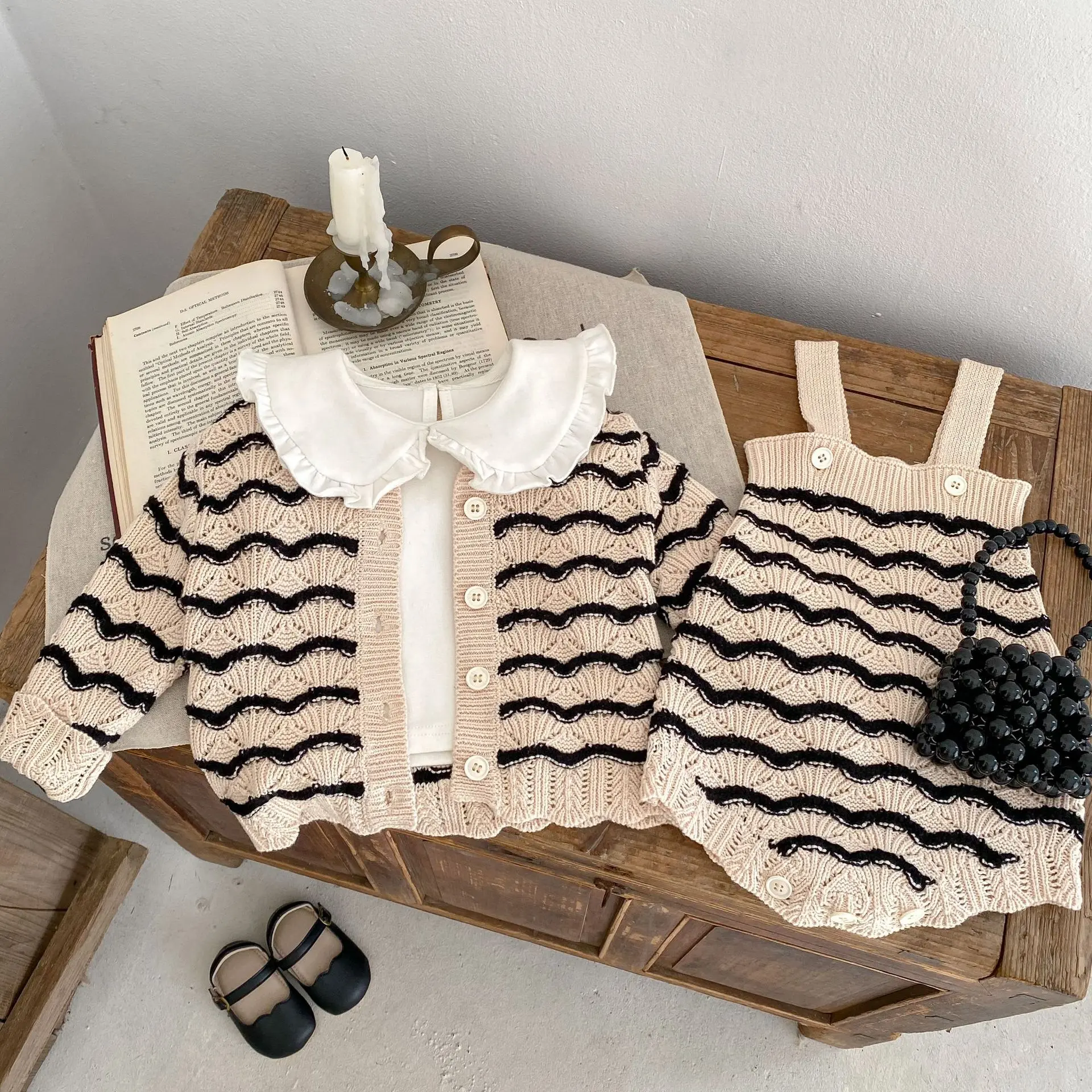 Spring and Autumn New Sweater Cardigan for Infants, Children, Boys and Girls Black Wave Pattern Versatile Knitted Cardigan Coat