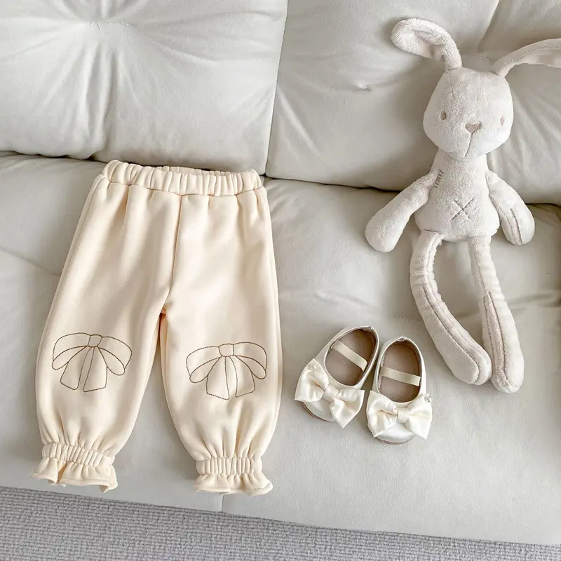 New winter baby clothes for 0-3 years old. Fashionable large bow embroidered pants, clean casual pants