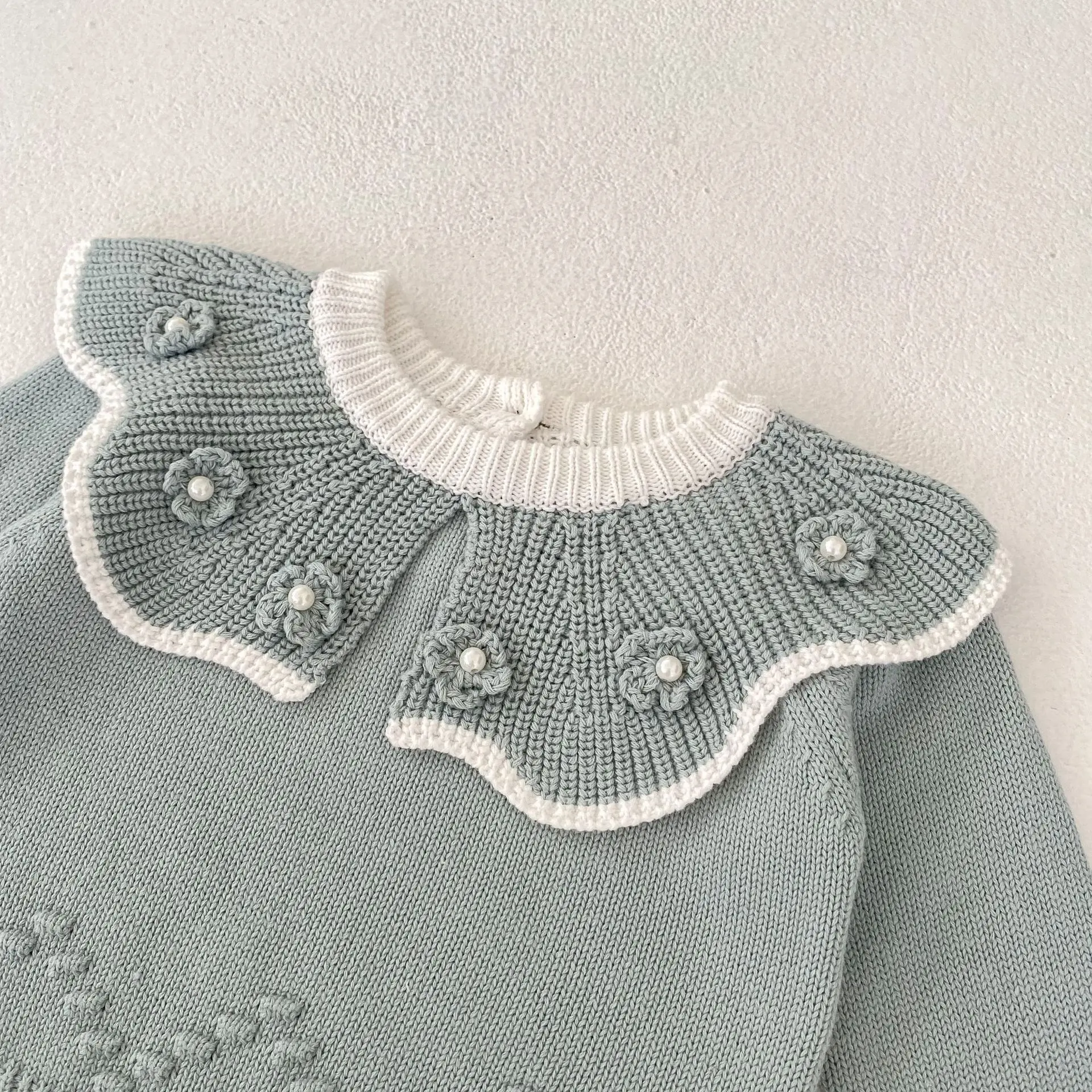 Autumn new baby clothes, 0-3 years old baby girl, handmade ball ball ruffle collar pullover sweater knitwear