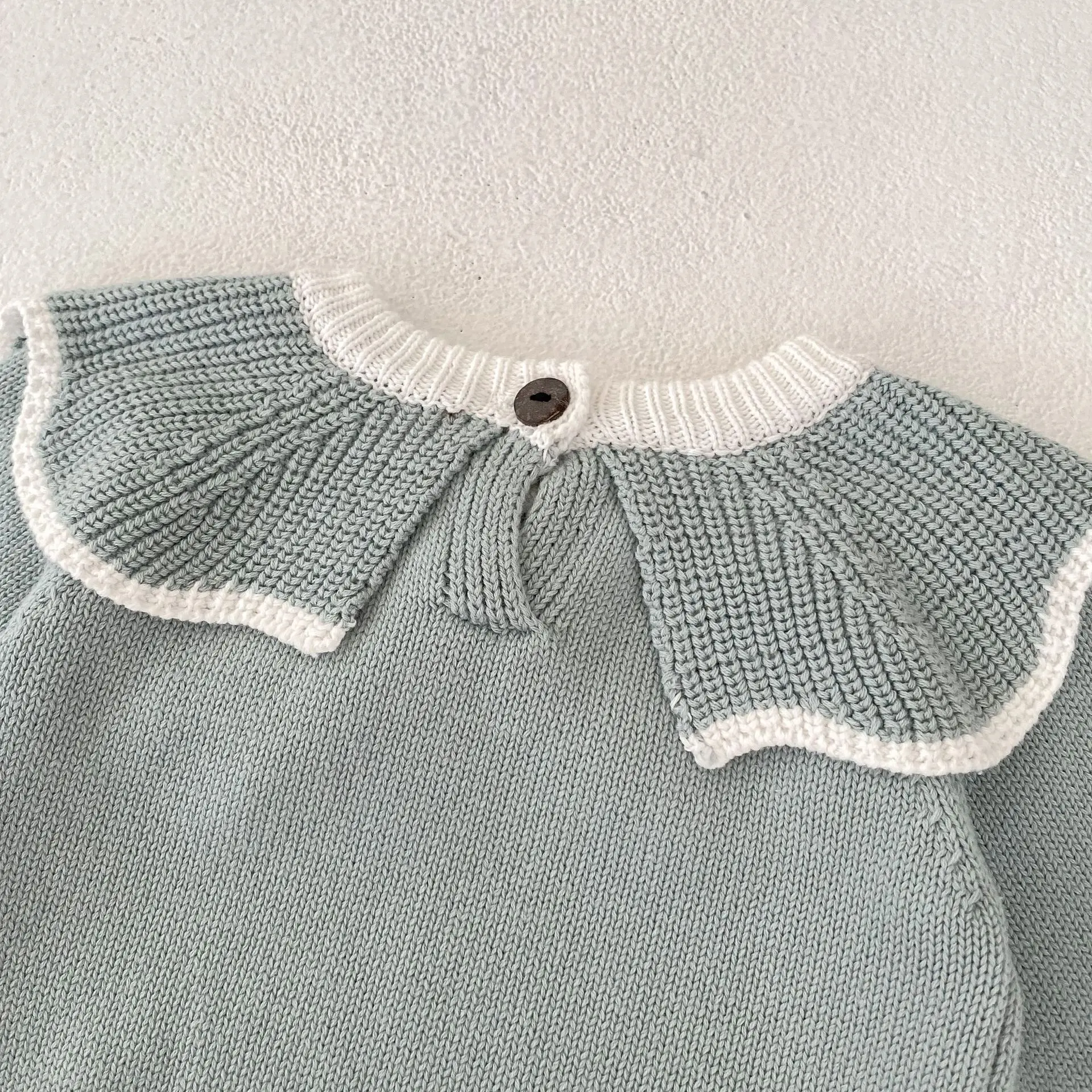 Autumn new baby clothes, 0-3 years old baby girl, handmade ball ball ruffle collar pullover sweater knitwear