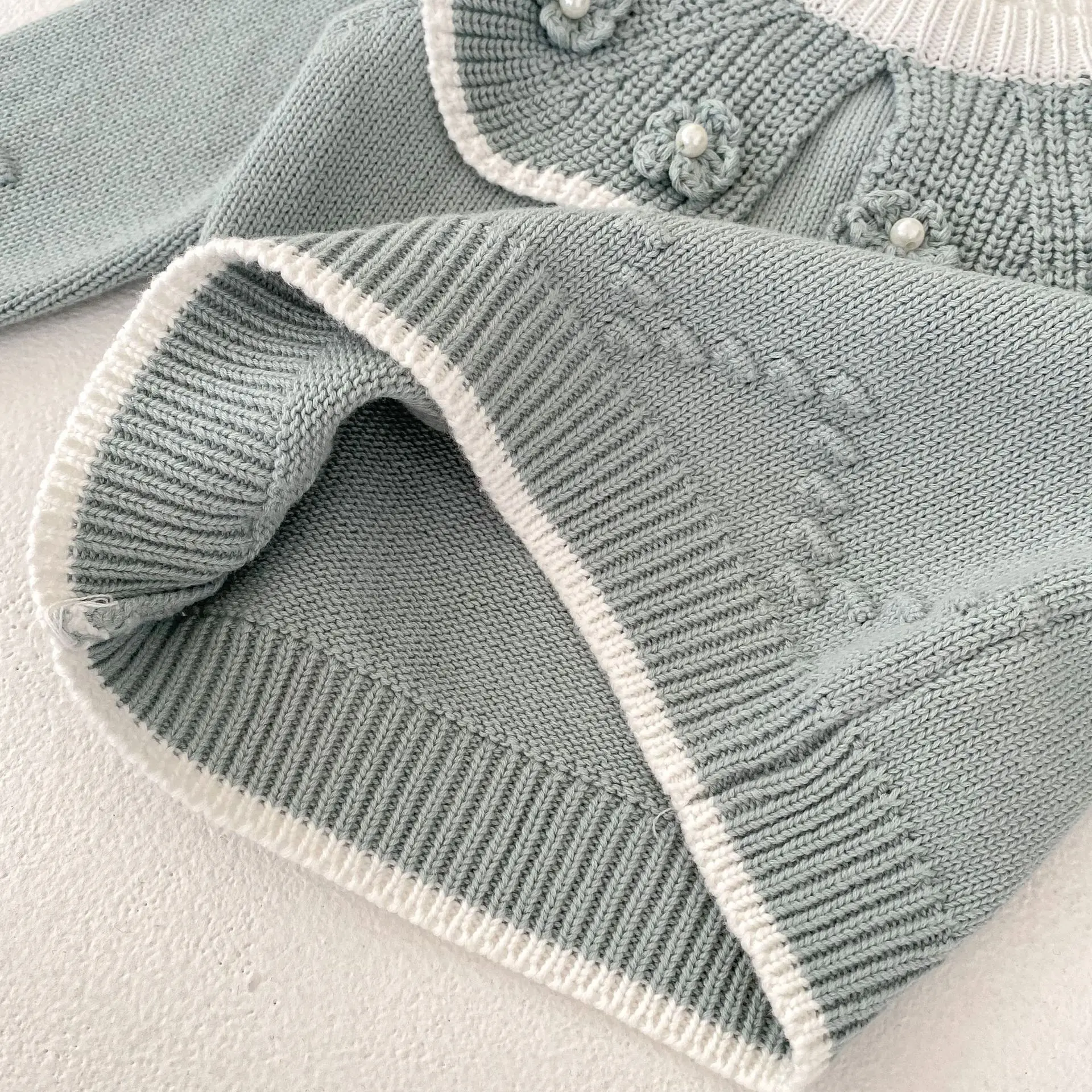 Autumn new baby clothes, 0-3 years old baby girl, handmade ball ball ruffle collar pullover sweater knitwear