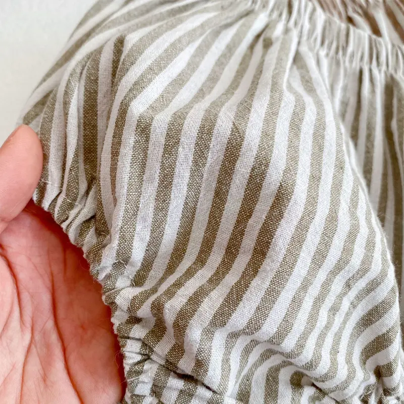 New autumn baby clothing, 0-3 year old girl with a ruffle collar striped long sleeved skirt and bread pants two-piece set