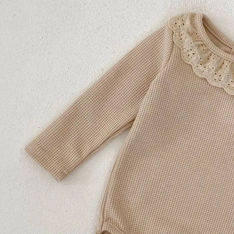 Autumn baby clothing, 0-3 year old female baby lace round collar long sleeved knitted bag fart triangle Ha Yi crawling clothes