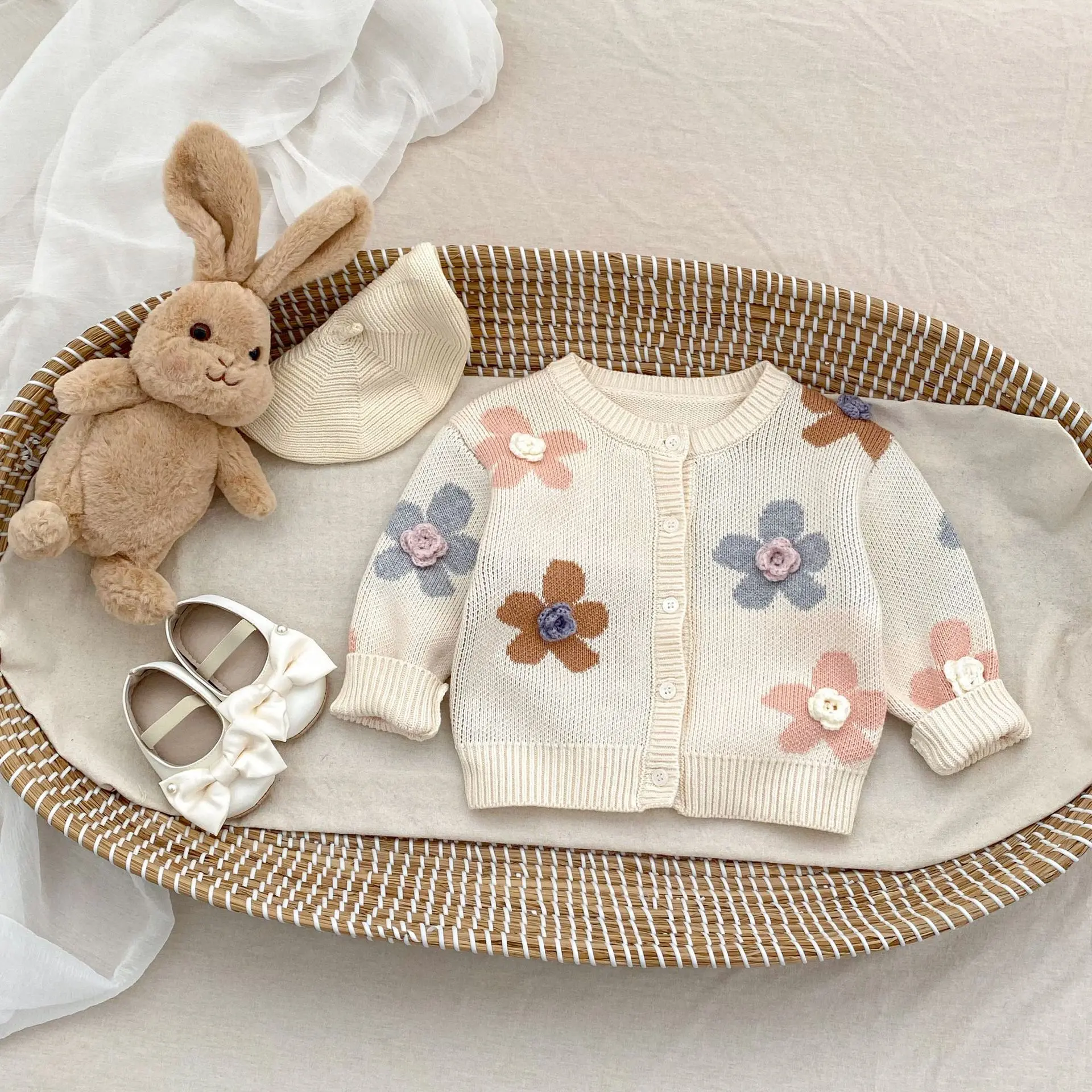 Spring and autumn new baby clothe for 0-3 years old, baby girl flower jacquard knitted coat, round collar, long-sleeved cardigan