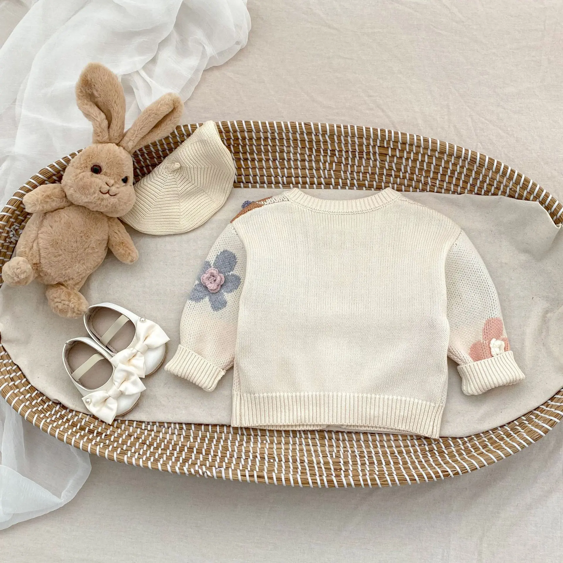Spring and autumn new baby clothe for 0-3 years old, baby girl flower jacquard knitted coat, round collar, long-sleeved cardigan