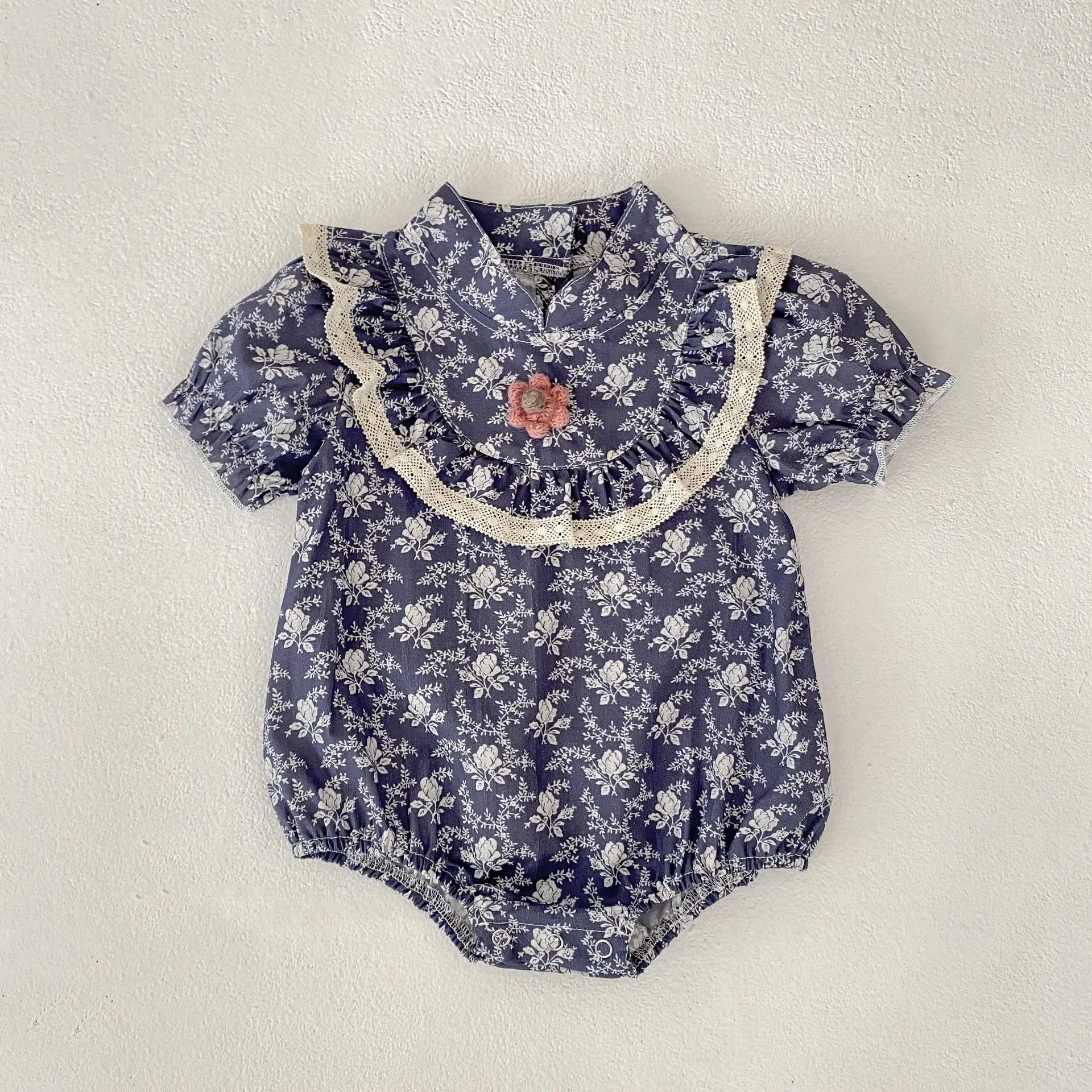 Summer new 0-3 year old baby clothing, fashionable and exquisite baby girl flower short sleeved triangle jumpsuit