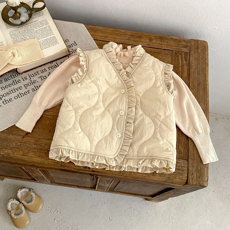 Winter new baby clothing, 0-3 year old female baby, vest cardigan with black fungus edge and cotton clip, thick vest