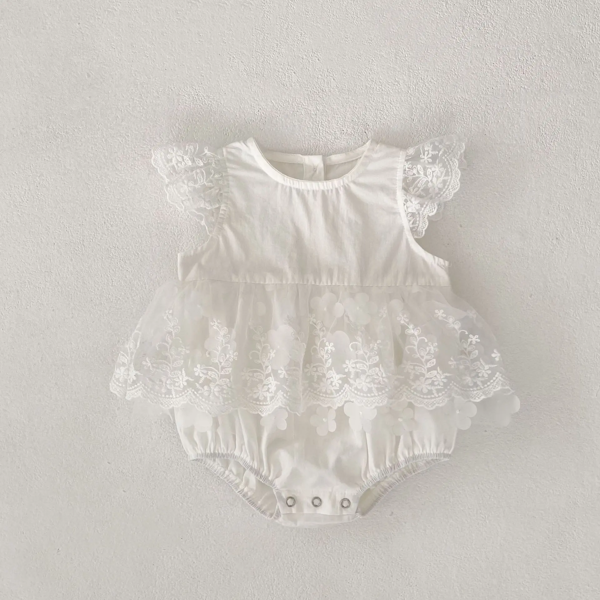 Summer new 0-3 year old baby clothing, exquisite lace flying sleeve one-piece skirt with round neck for baby girls