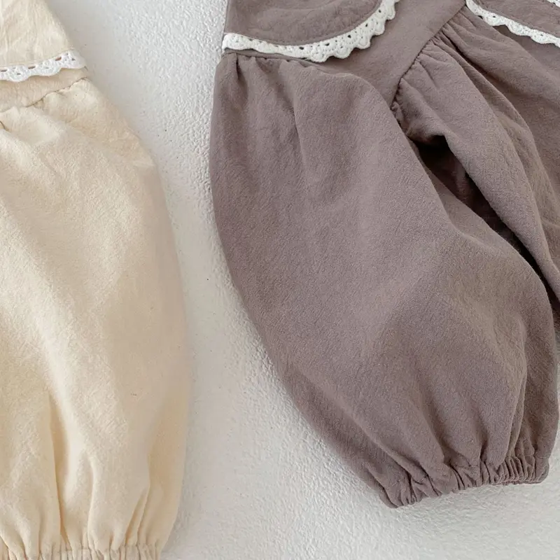 Autumn new baby clothing, 2-piece set of pure cotton half necked long sleeved shirt and triangular bun pants for girls