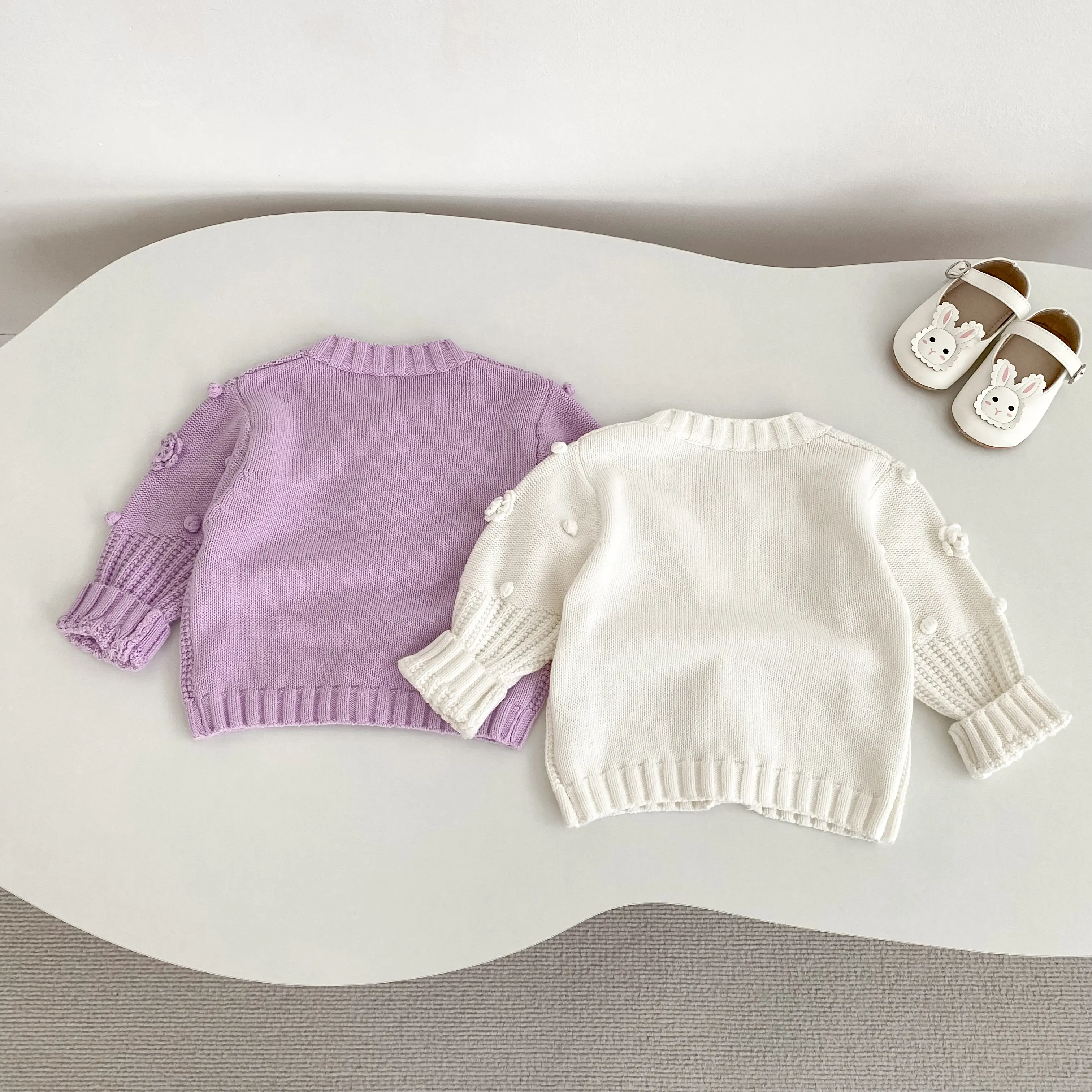 New autumn baby clothing for 0-3 years old, fashionable baby girl round neck long sleeved cardigan, flower knit sweater