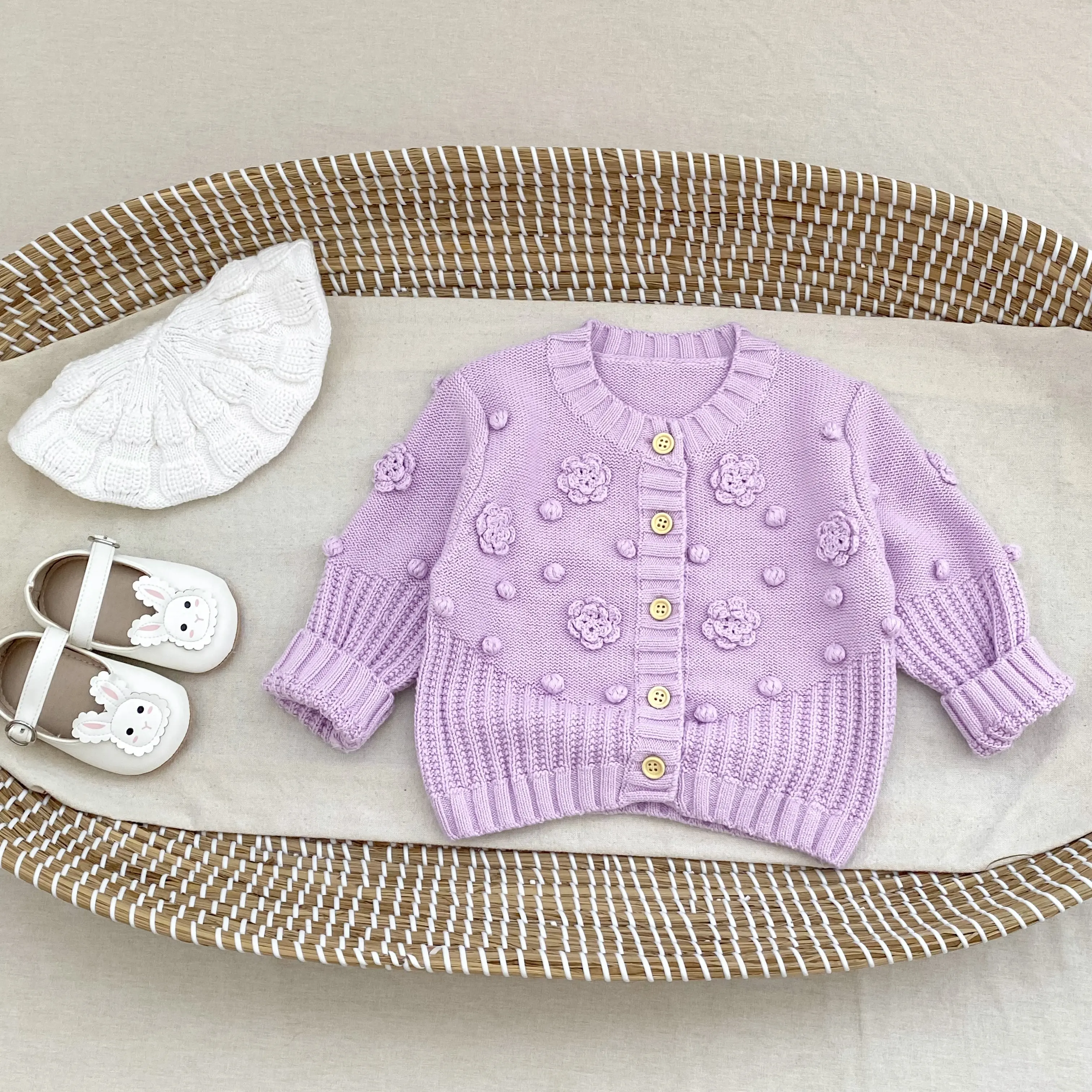 New autumn baby clothing for 0-3 years old, fashionable baby girl round neck long sleeved cardigan, flower knit sweater