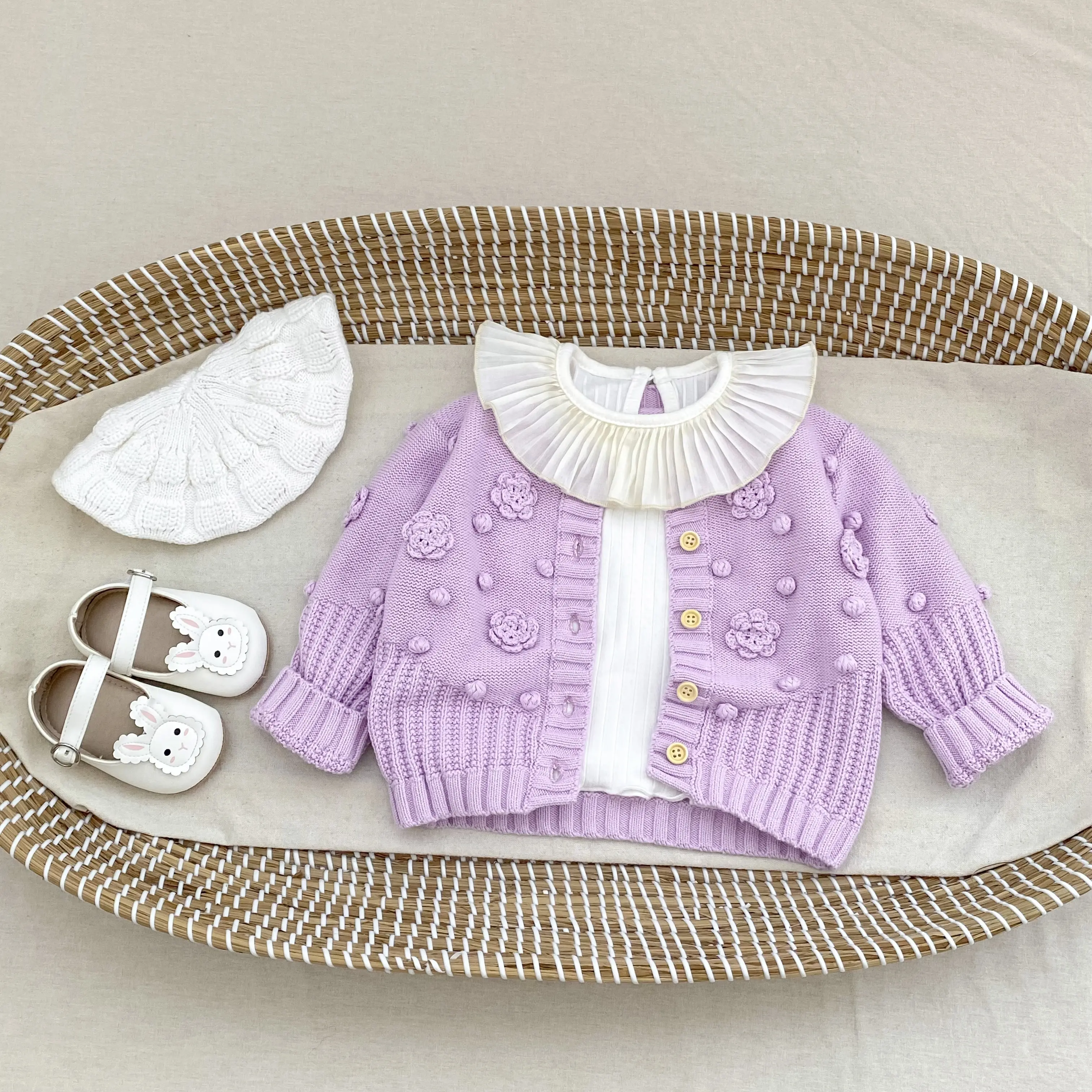 New autumn baby clothing for 0-3 years old, fashionable baby girl round neck long sleeved cardigan, flower knit sweater