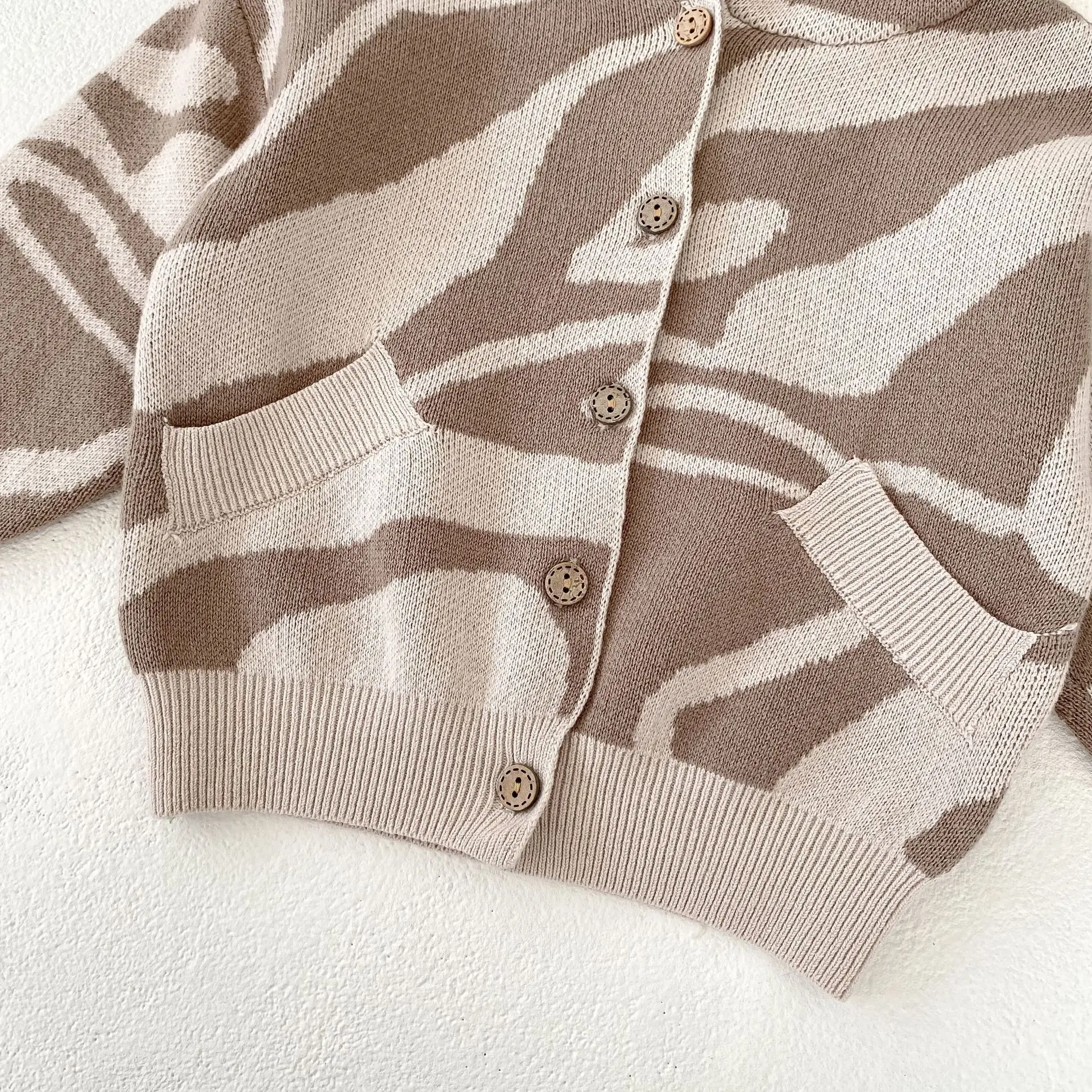 New winter baby clothes, 0-3 years old boys and girls, textured jacquard hooded knitted sweater jacket