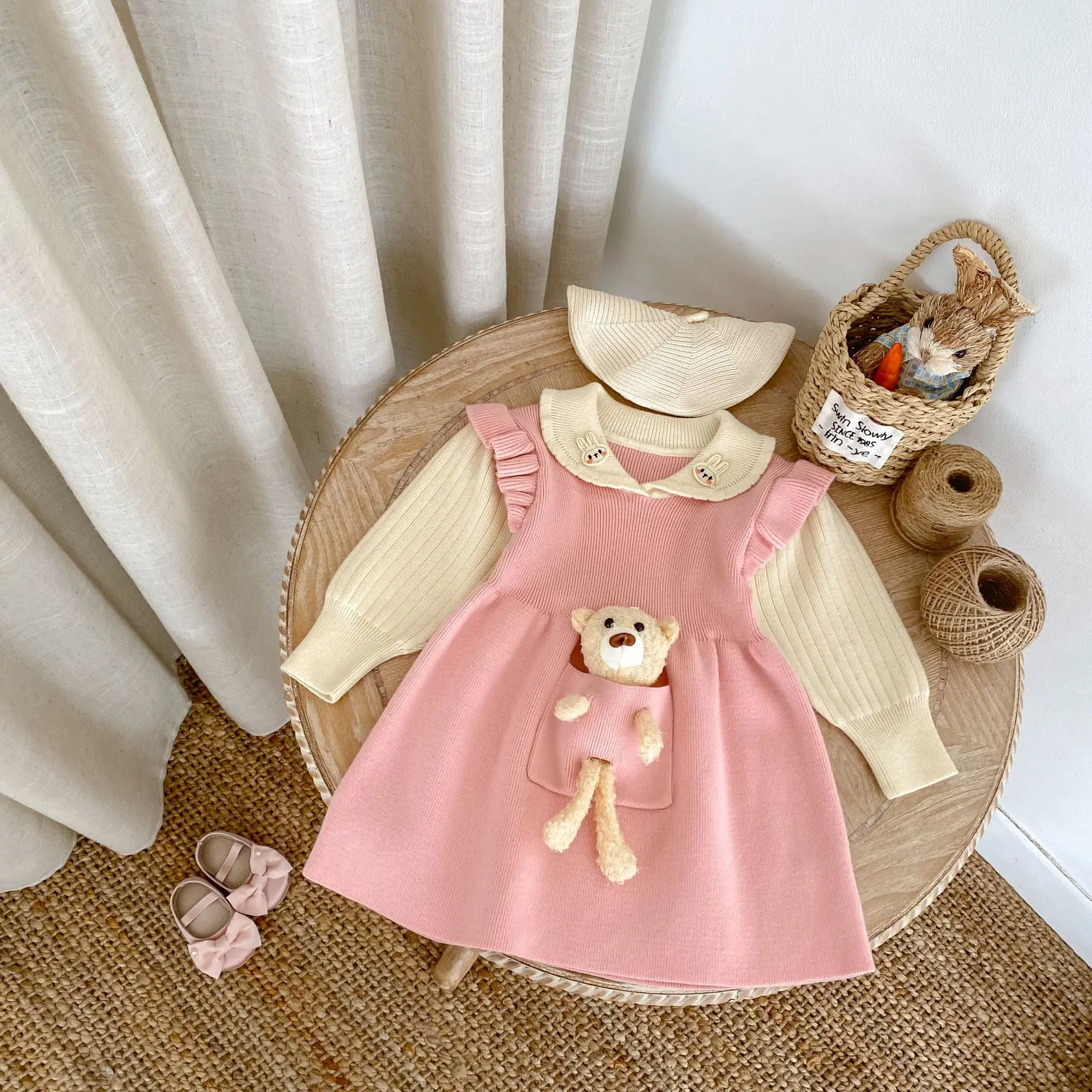 Autumn new 0-3 year old baby clothing, exquisite baby girl bear knitted pink long sleeved dress, fashionable dress