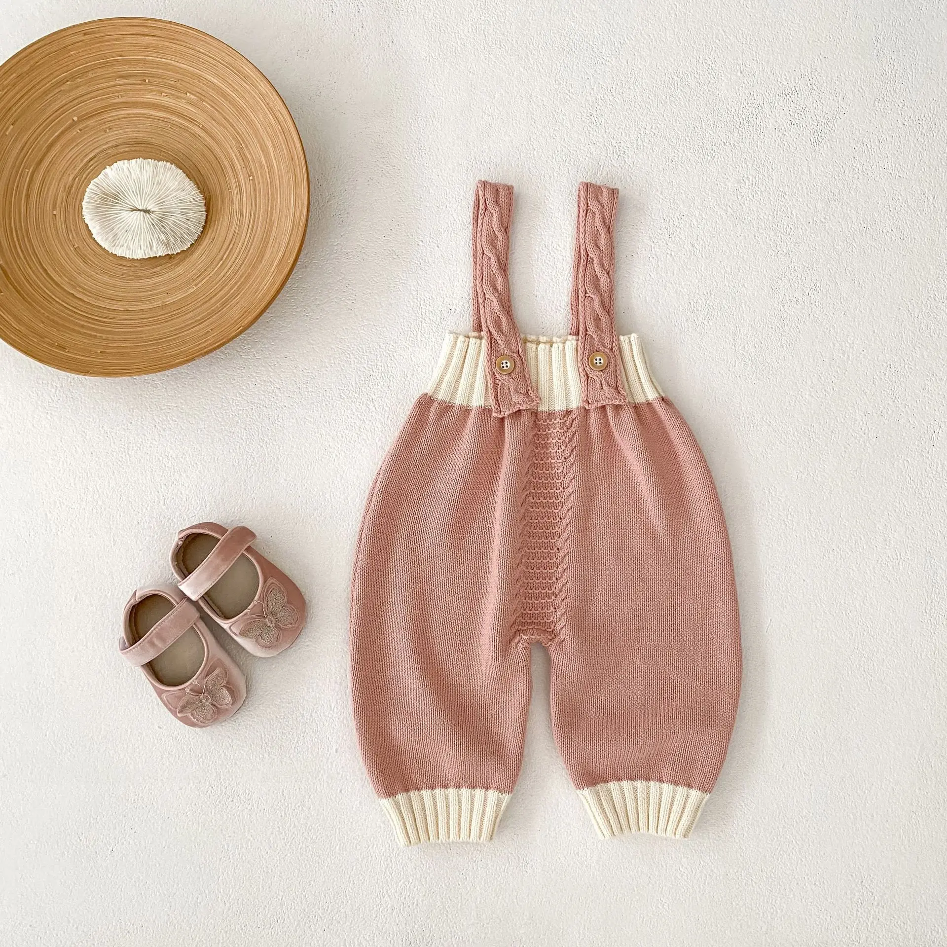 Autumn new 0-3 year old baby clothing, exquisite baby girl pink cute sweet suspender knitted pants, suspender pants